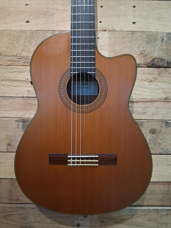 Yamaha CGX 122 MCC, Rotzeder massiv / Nato, Pickup, Cutaway, gebraucht